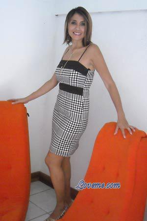 107690 - Marta Edad: 41 - Costa Rica