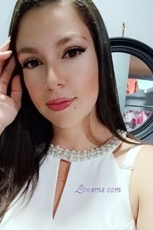 228879 - Joselyn Edad: 32 - Costa Rica