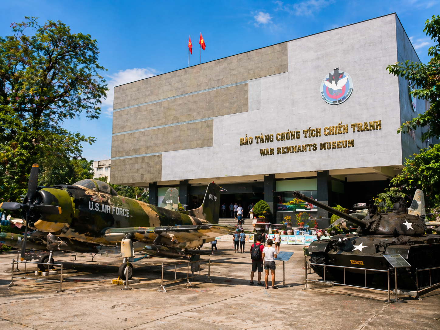 Parada en el Museo de los Vestigios de la Guerra durante el recorrido por Ciudad Ho Chi Minh